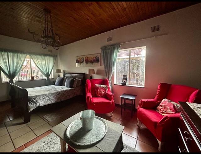 2 BEDROOM HOUSE FOR SALE IN VANDERBIJLPARK CE 1